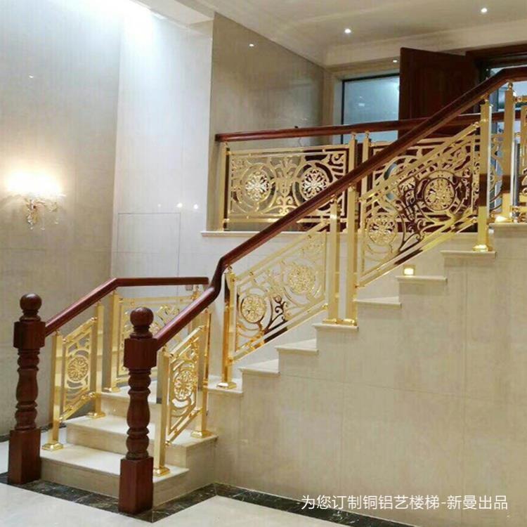 肇庆客厅配弧形雕刻铜楼梯扶手弧形楼梯转角细节 