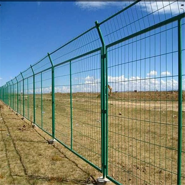 迅鹰绿色铁丝隔离网  池塘围栏防护栏  岳阳市绿色焊接围网现货