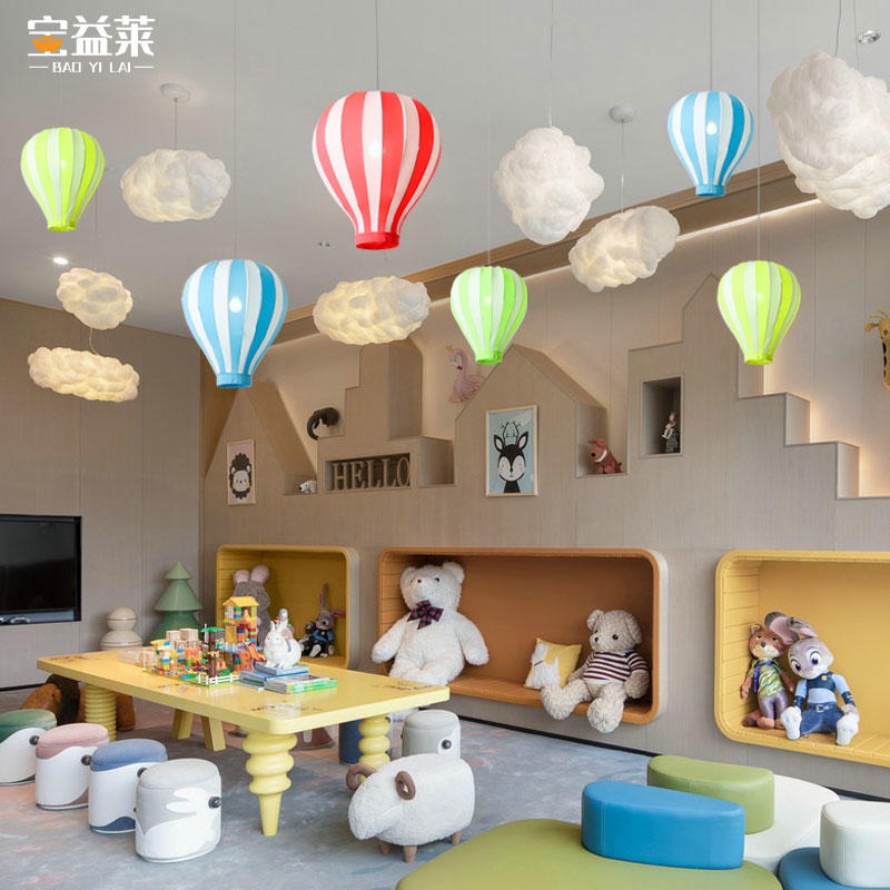 云朵创意幼儿园教室吊灯 商场母婴店儿童房灯具 游乐园橱窗装饰热气球吊灯图片