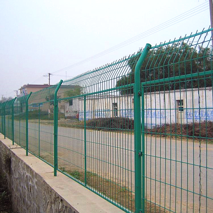 公路隔离护栏网 高速公路隔离栅 刺绳护栏网 安平工厂 佳星 安平工厂图片