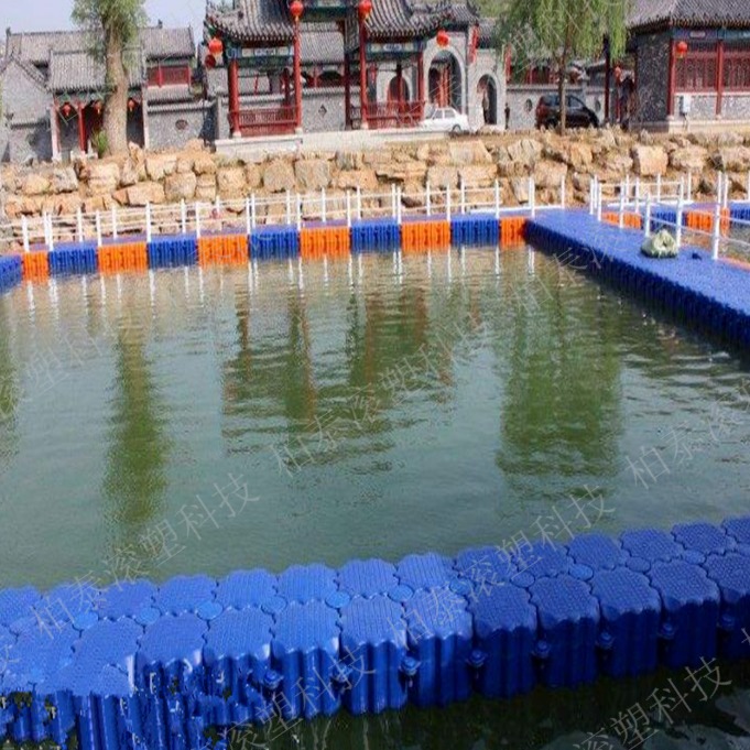 常州水上公园平台浮筒 游乐场浮动式码头 柏泰塑料平台浮体供应厂家