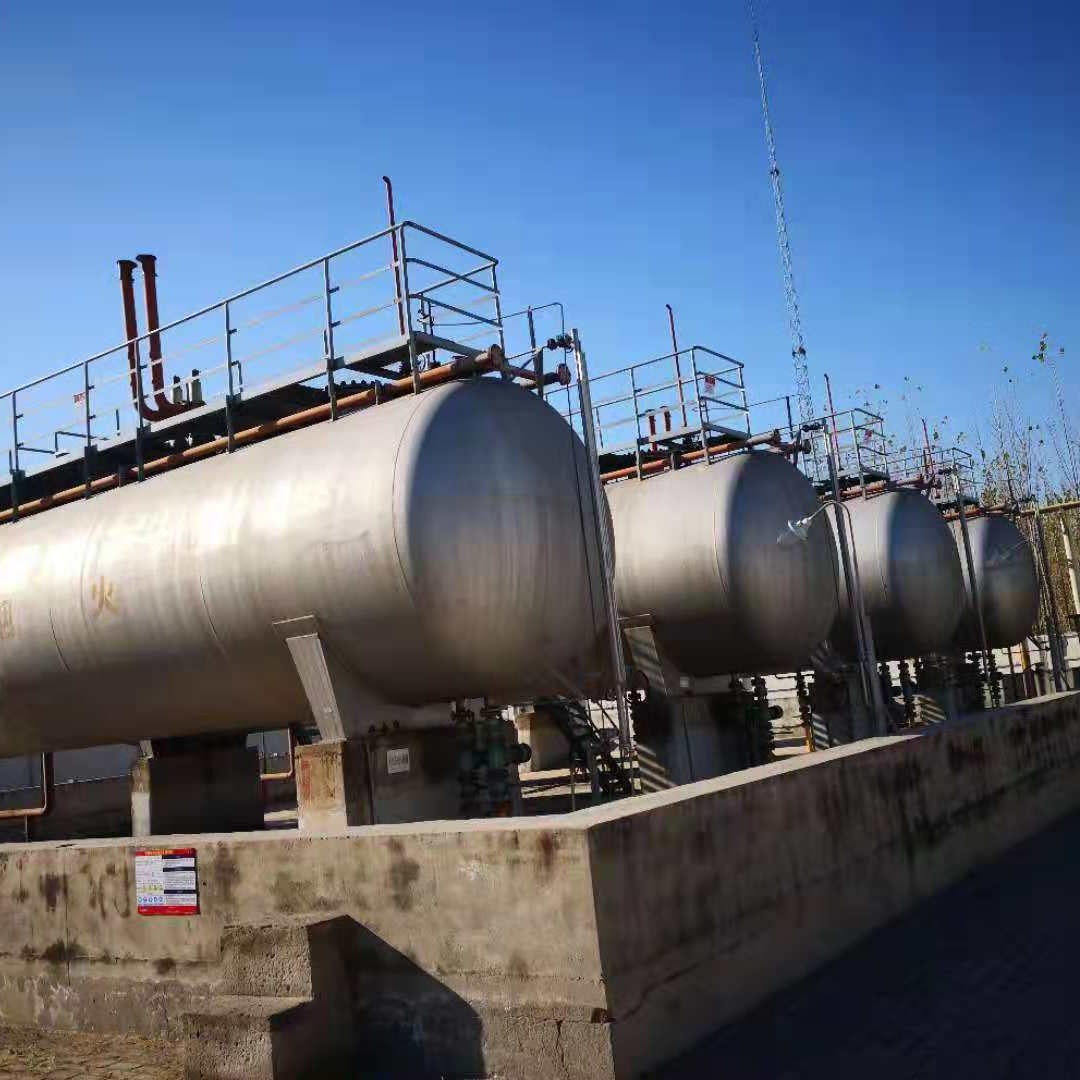 日喀则回收二手液化气储罐  丁烷储罐 80立方碳四储罐    LNG低温储罐    二手氧氮氩储罐 汽化器图片
