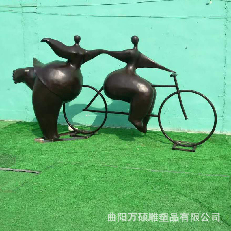 玻璃钢抽象骑车人物雕塑仿铜人物创意情侣雕塑广场草坪景观摆件雕示例图3