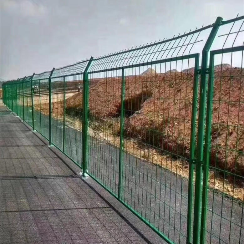 尊迈框架隔离栅栏 绿色公路围栏围网 场地隔离护栏网厂家 框架隔离栅栏