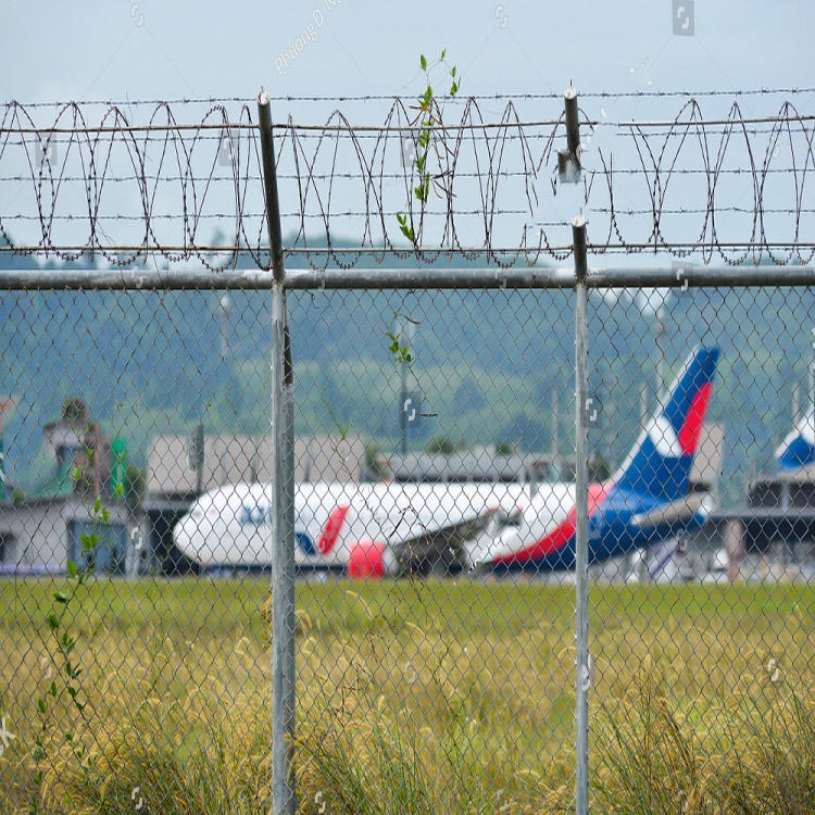 机场护栏网 聚氯乙烯涂层焊接飞机场安全栅栏 飞机场防爬护栏网 机场护栏网厂家