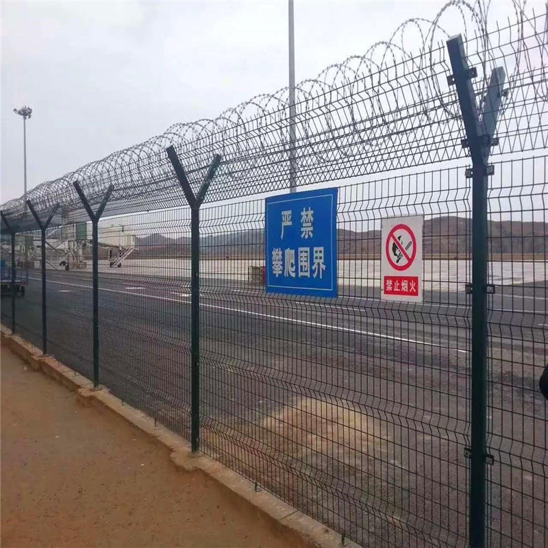 机场护栏网厂家生产钢筋网围界 刀片刺绳防护网 机场物理围界网 峰尚安护栏