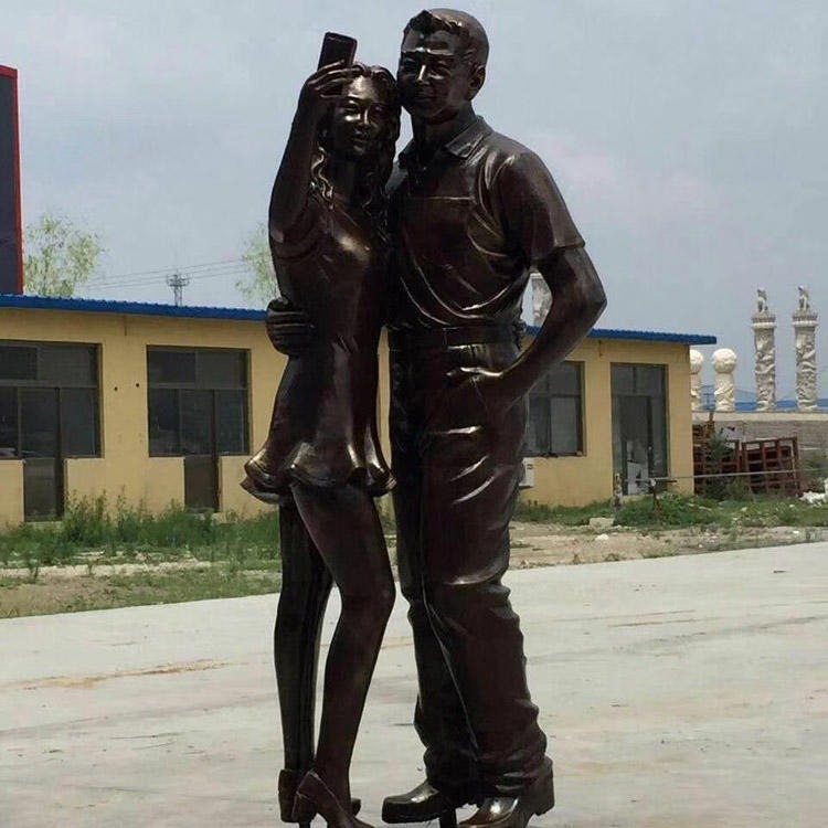 佰盛 玻璃钢情侣雕塑模型 爱情雕塑定做 情侣拍照雕塑厂家定做图片