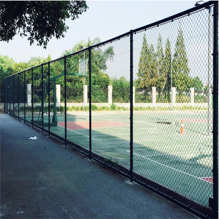 篮球场外围网 篮球场地围栏网 篮球场护栏网 生产厂家 施工方案图片