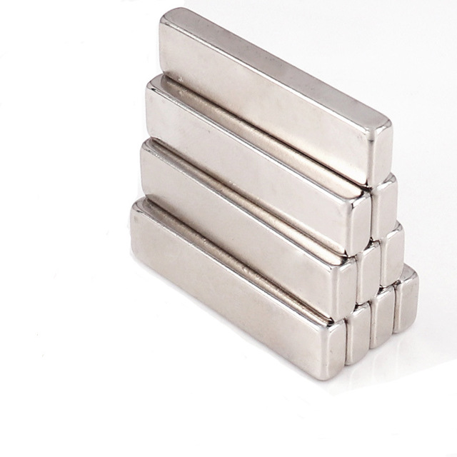 N52钕铁硼强磁磁铁 磁钢吸铁石 超强方形强磁铁长方形25x20x5mm