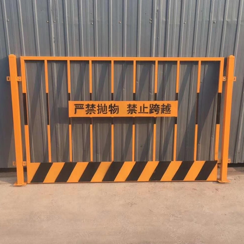 钢板网电梯安全门 警示安全栏杆 基坑护栏 茂岳工地施工围挡现货