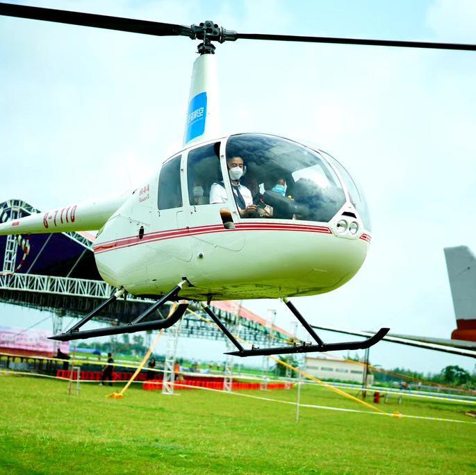 直升机婚礼 罗宾逊R44直升机  进口飞机  直升机广告