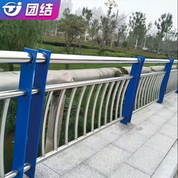 山东护栏厂家 定制桥梁护栏 金属隔离护栏 城镇不锈钢复合管护栏