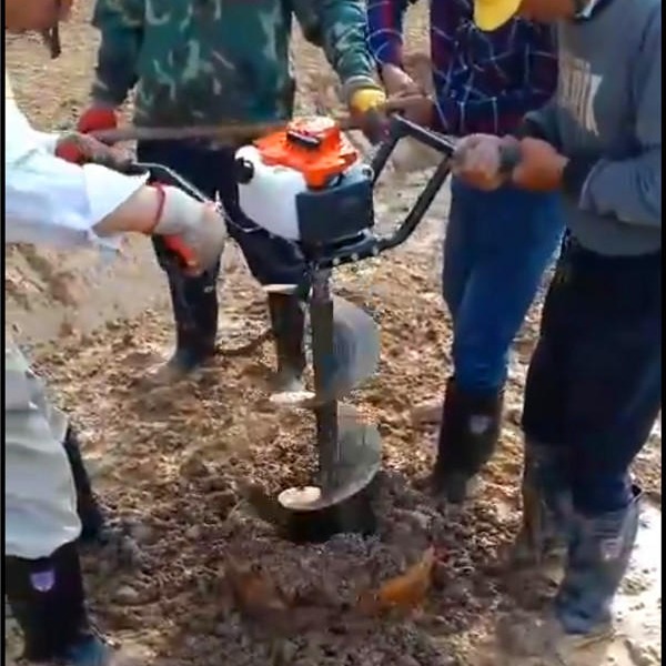清桩钻泥土工具视频 挖桩孔取泥土机 挖桩心螺旋挖桩清理机