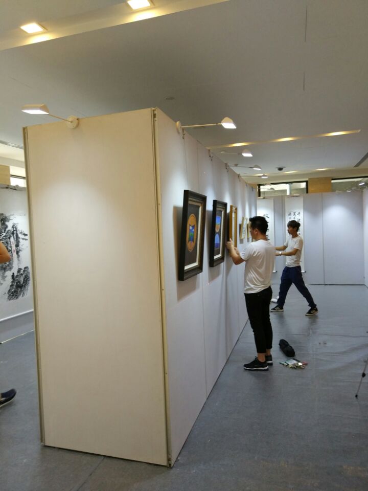 北京摄影展展板租赁，书画影展布展，挂画展墙租赁，隔断屏风高2.5米  ，贴亚麻布展墙