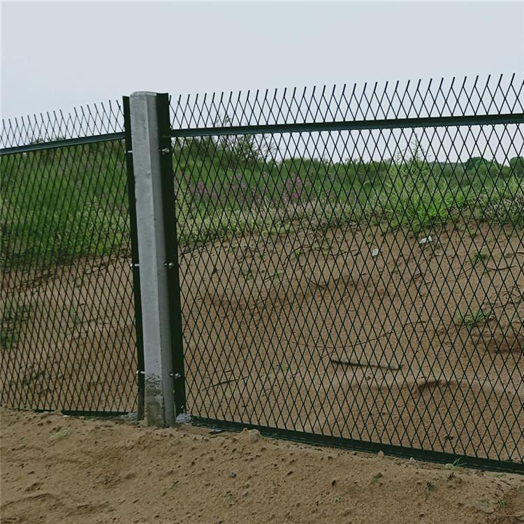 厂区包塑铁丝护栏网厂家 高速道路浸塑双边护栏 昌邦 养殖双边护栏