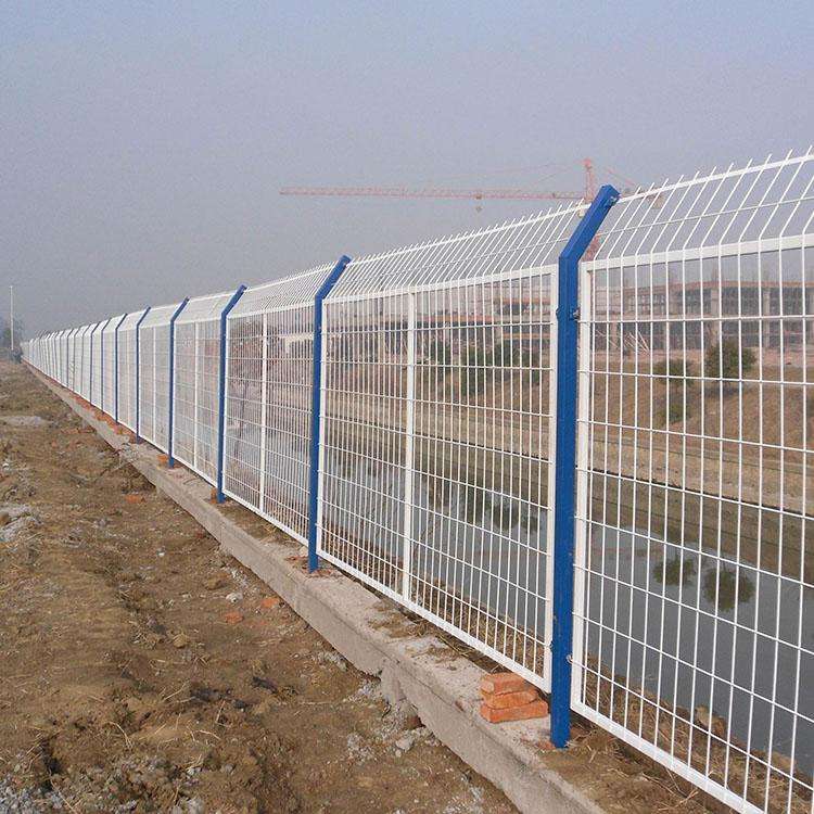 铁路道路隔离护栏网   框架护栏网生产厂家  南康市铁路防护网示例图7