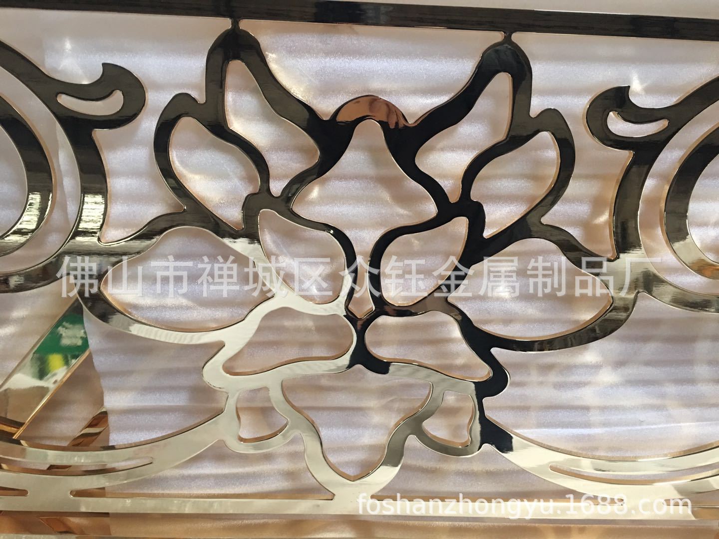 超亮K金艺术雕花护栏 铝板雕刻镜面K金护栏  工厂实拍真实品质示例图3