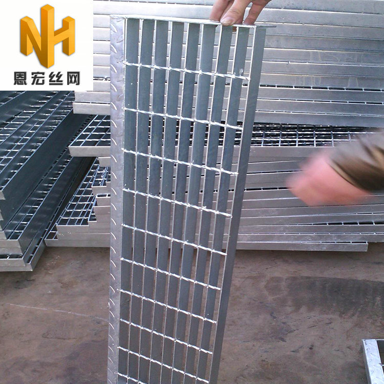 厂家热销防滑镀锌踏步板 平台钢格栅踏板 楼梯用钢格栅板示例图12