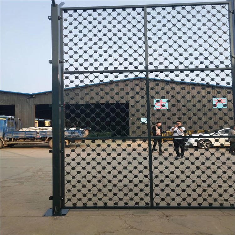飞机场防护网 监狱钢网墙 机场围界隔离网图片