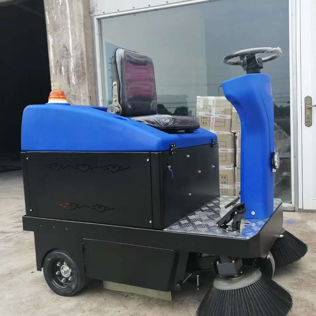 柳宝LB-1100电瓶式扫地车 广西驾驶式电动扫路车 贺州垃圾清洁清扫车 自动扫地机