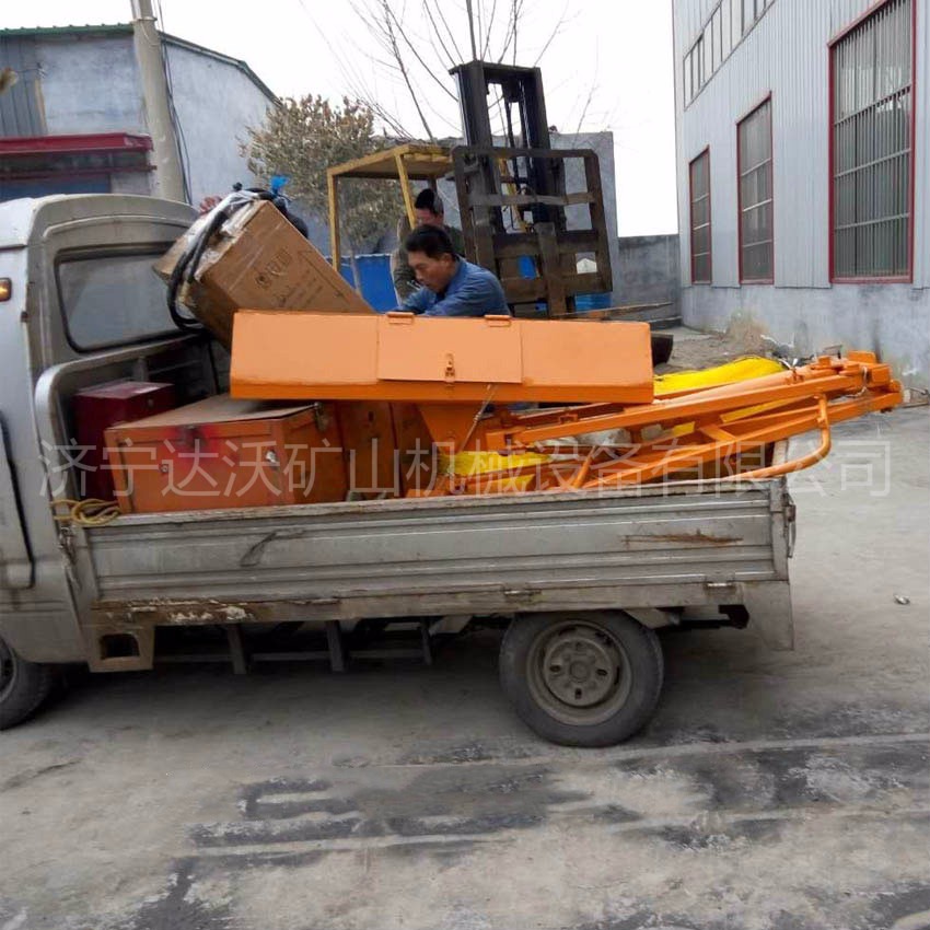济宁达沃厂家直销生产  可拆分护栏清理机  倾斜式公路护栏双向自动清理机