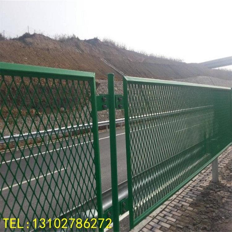 高速护栏网 高速钢板护栏网 高速防抛护栏网图片