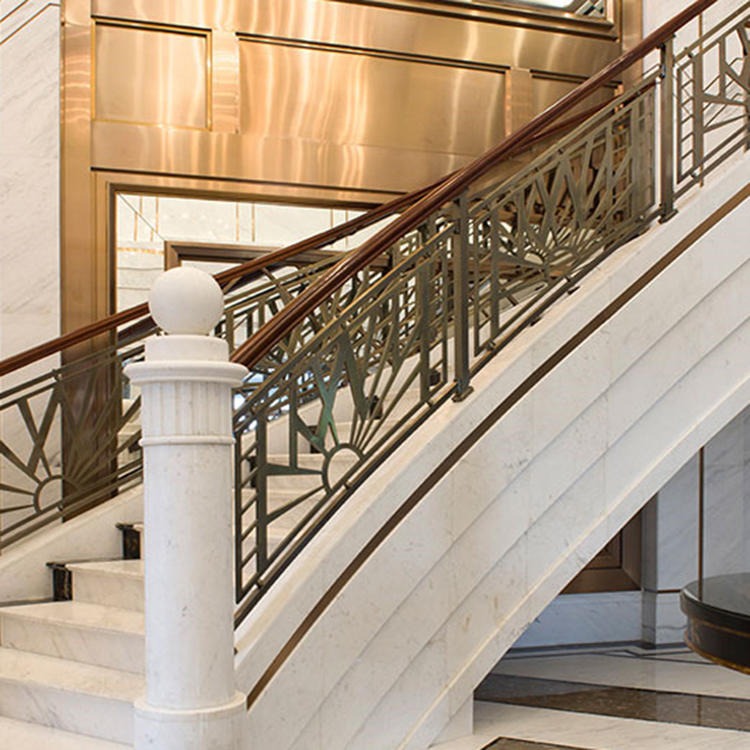 高密别墅铜楼梯 法式含蓄大方的做法