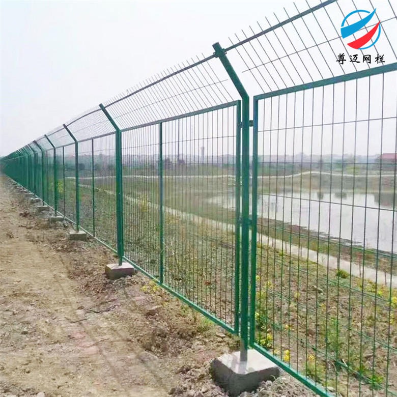 安徽公路框架护栏网 隔离网防护网 电力光伏发电护栏网厂家 尊迈供应