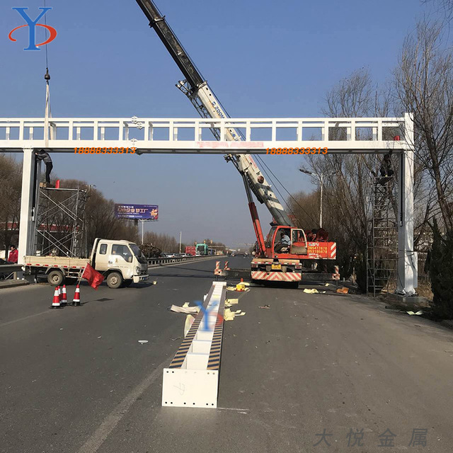 河南省 限高架 交通设施生产厂家  升降 限高杆 液压式升降限高架图片