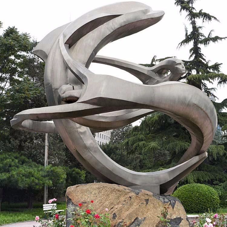 不锈钢雕塑 抽象雕塑 海洋广场雕塑 河豚雕塑 怪工匠图片
