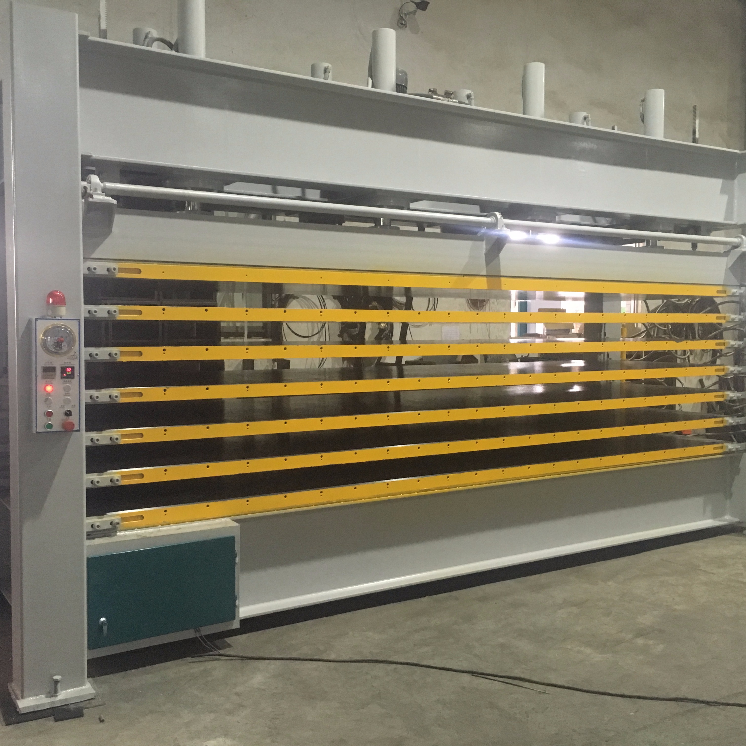 佛山亨力特厂家批发4米x1.3米x120吨聚氨酯发泡层压机