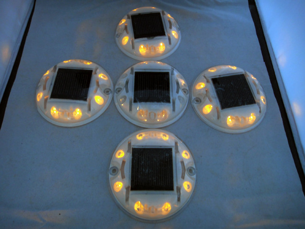 深圳创安达科技生产太阳能道钉采用台湾晶元灯珠亮度高示例图8