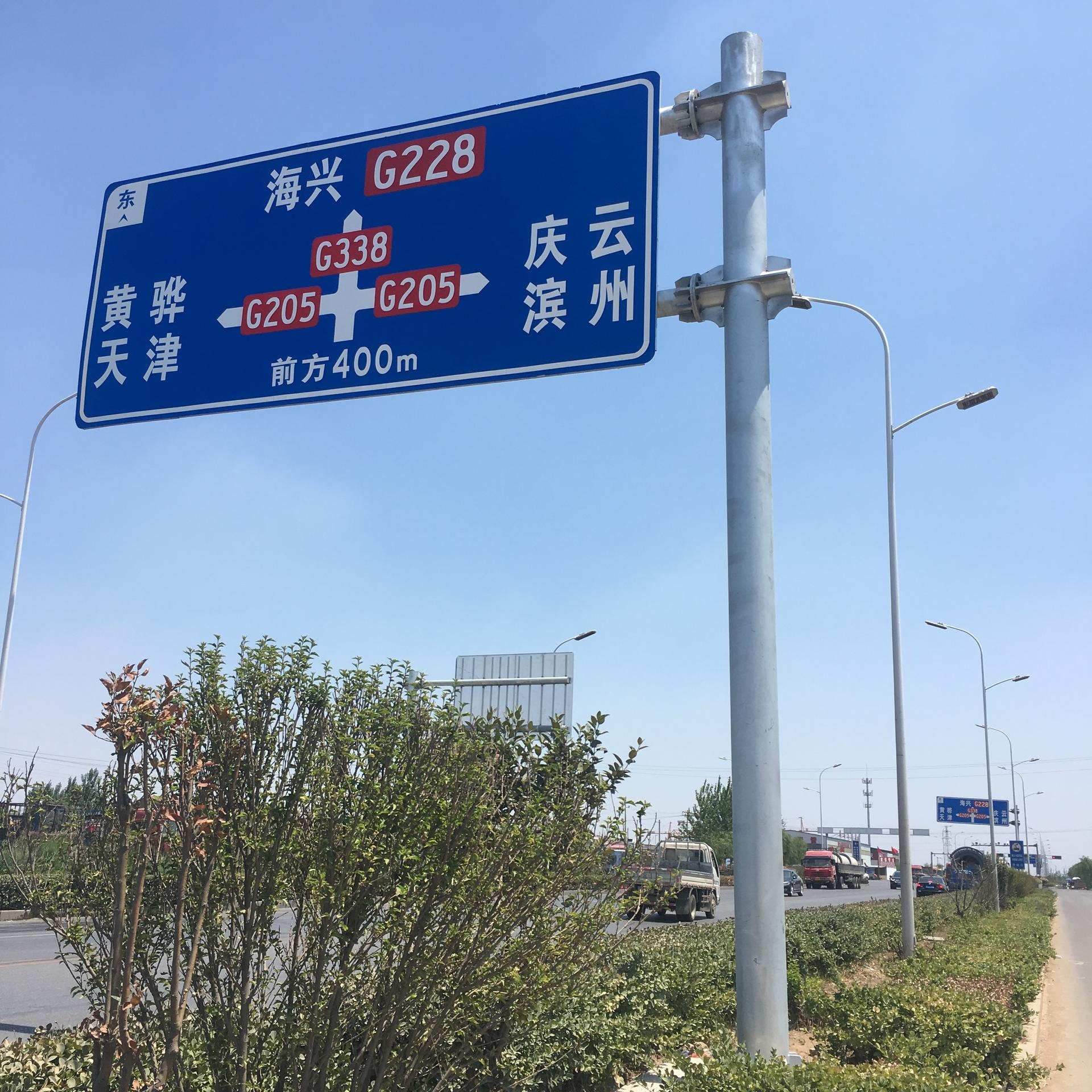 鑫熙生产交通标志牌F杆 道路单立柱指示杆牌厂家