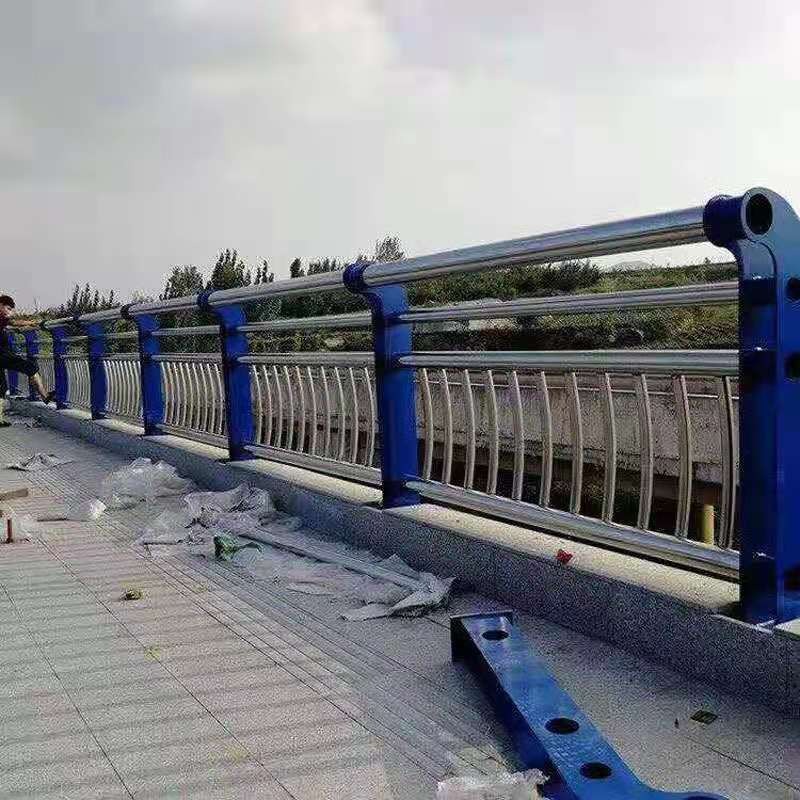 厂家供应不锈钢复合管栏杆 不锈钢桥梁护栏 桥梁护栏价格 桥梁护栏图片