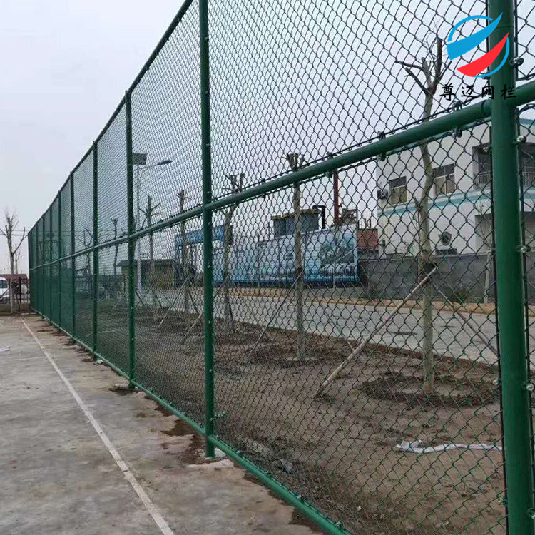 哈尔滨体育场围栏 尊迈篮球场围栏网 篮球场围栏 护栏厂家