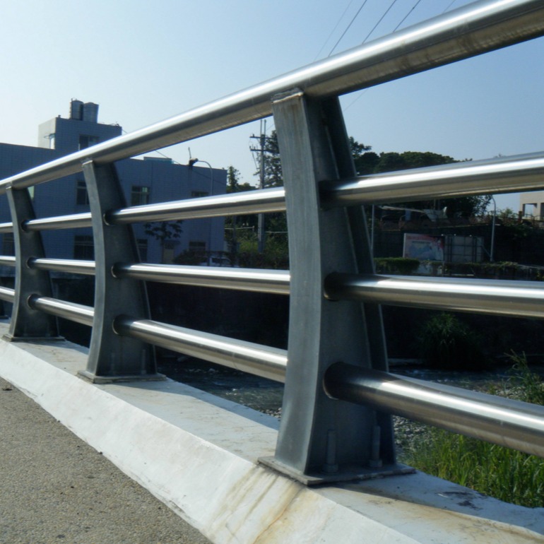 不锈钢护栏 高架桥安全栏杆 茂岳桥梁护栏  LED灯光景观桥梁护栏 高强度栅栏加工定制