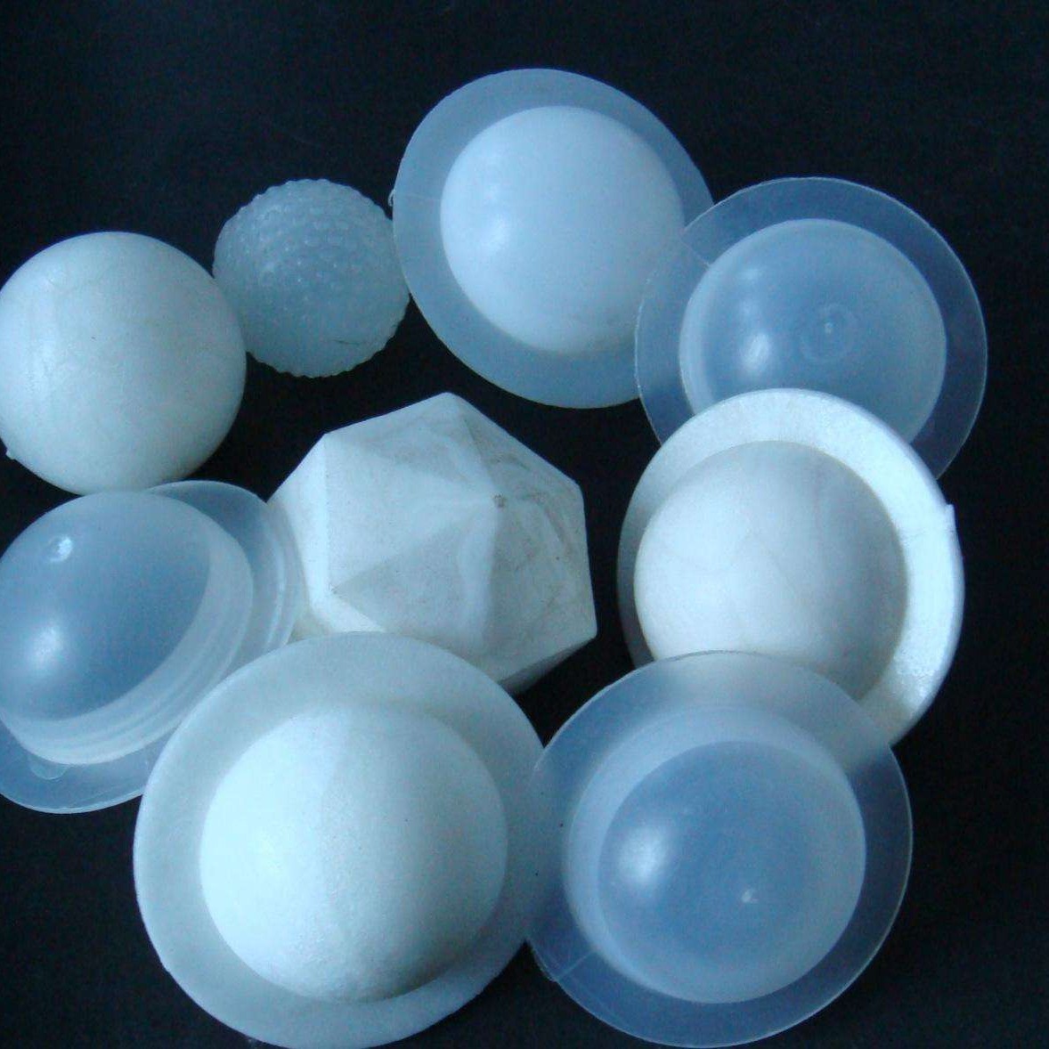 牡丹江液面覆盖球填料 塑料液面覆盖球 水处理凝储水箱用液面覆盖球报价 低价销售厂家图片