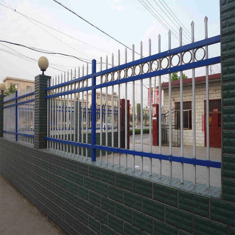 安平百瑞供应锌钢围栏现货 厂区锌钢隔离栅 三横梁栏杆锌钢护栏网图片