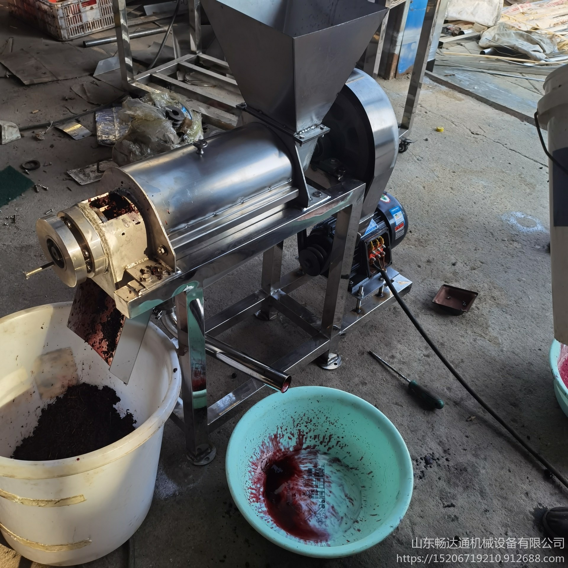 库尔勒香梨榨汁机 大型不锈钢榨梨机 畅达通工厂直销螺旋榨汁机图片