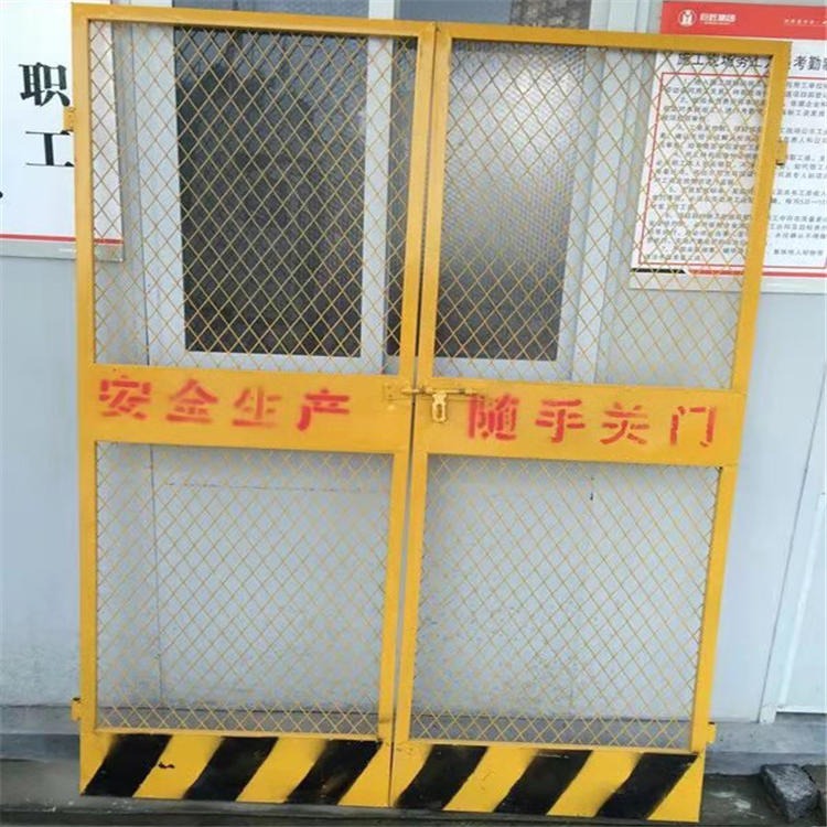 现货供应双板工地电梯安全门 临时安全人货电梯门 特殊规格可定制峰尚安