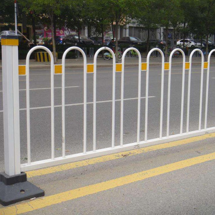 道路可移动交通护栏 满星长期供应 移动防护栏杆 车辆隔离栏 资质齐全