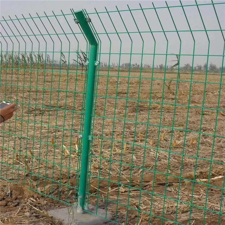 钢丝防护栏钢网围挡绿皮浸塑钢丝栅圈山地围栏网1.8米高养殖围栏