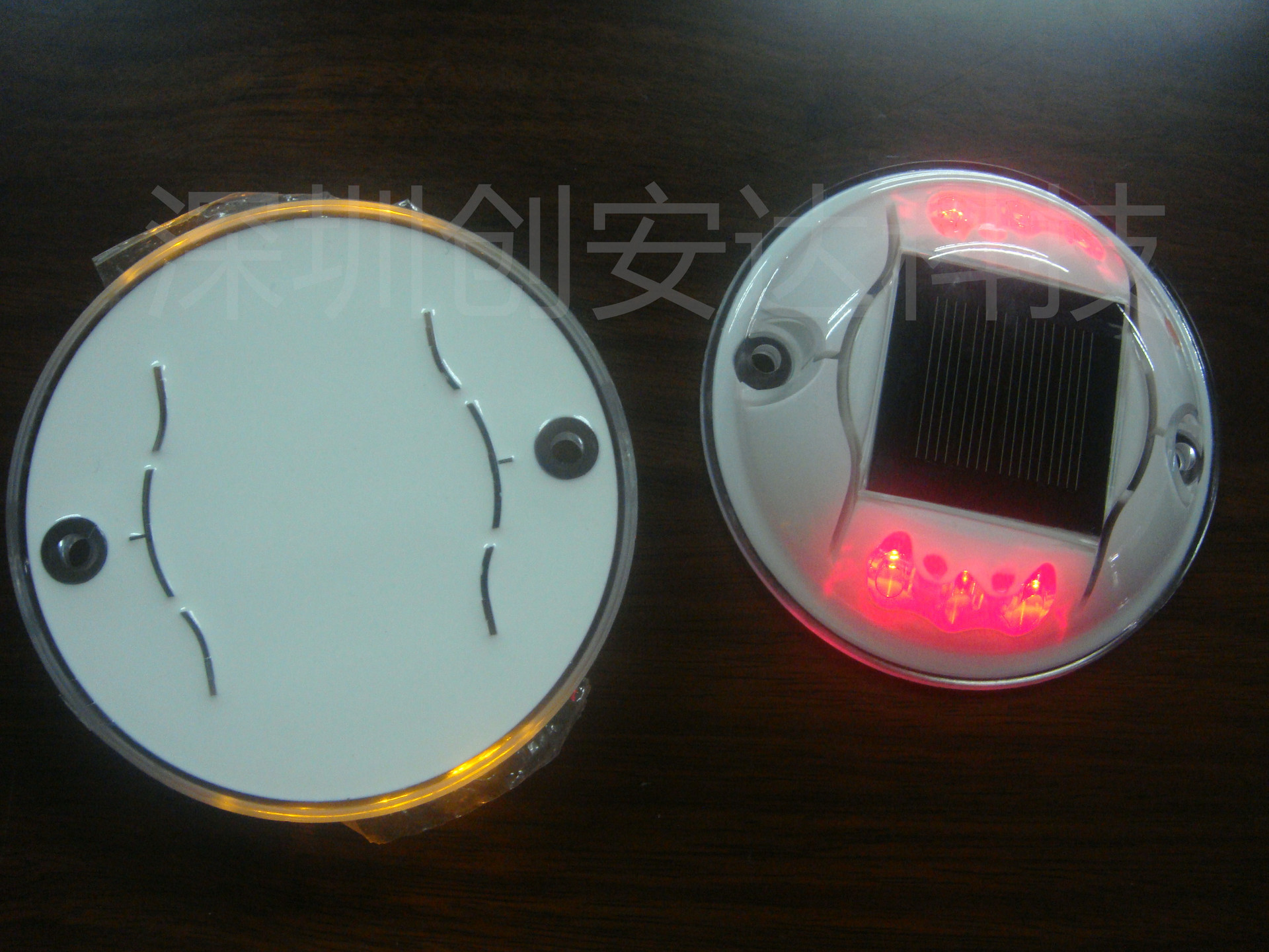 深圳生产销售 太阳能圆形道钉 6颗led道钉 pc道钉 价格实惠示例图1