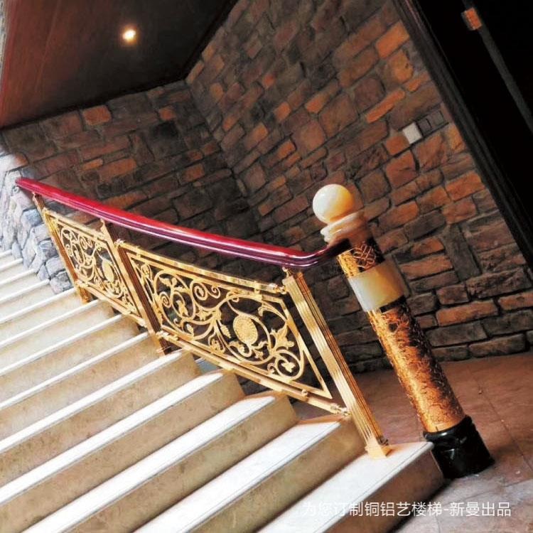 长治铜艺雕花楼梯扶手厂家装饰的铜门的优势图片