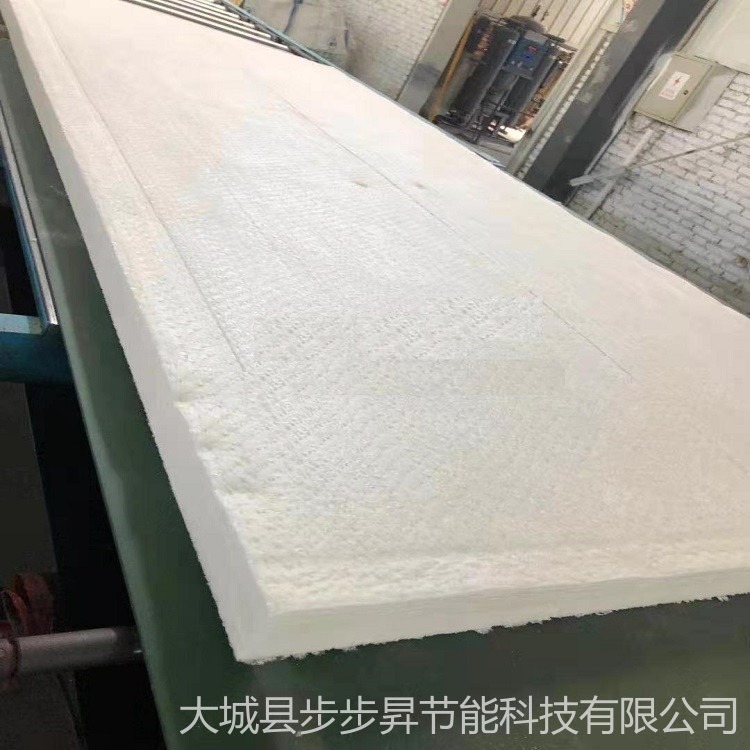 标准型硅酸铝针刺毯128kg/m3价格  步步昇批发铝箔贴面硅酸铝毡  硅酸铝纤维板