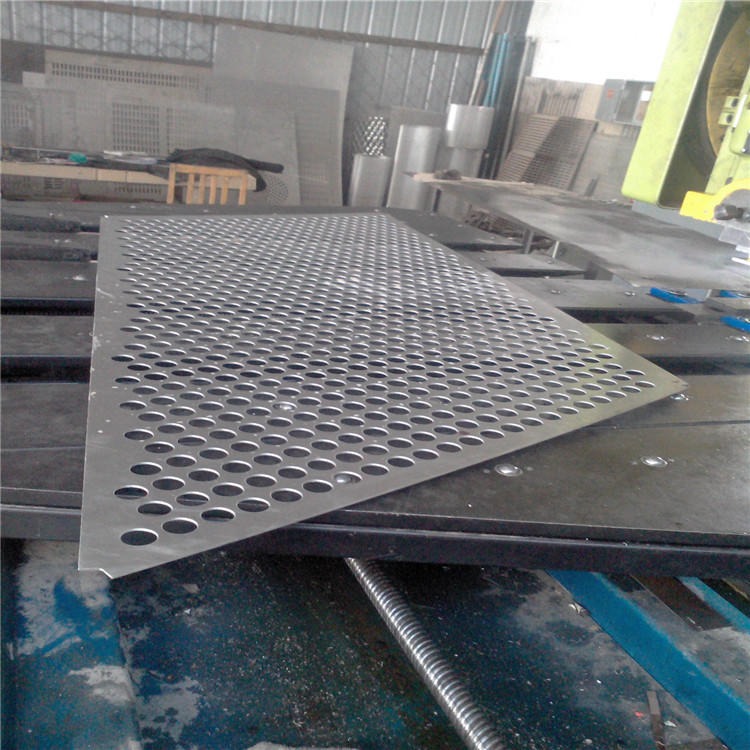 欧腾冲孔板企业 机械设备防护用低碳钢板洞洞板 平台防滑板 不锈钢过滤圆孔网