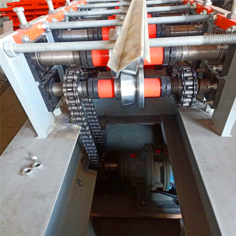 广州全自动仿树脂瓦压瓦机生产厂家  中强压瓦机 彩钢压瓦机