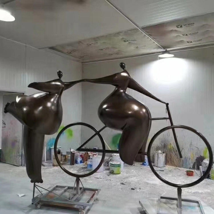 佰盛 厂家定做铸铜人物雕塑 抽象人物雕塑模型 创意抽象胖女人骑车雕塑价格 园林景观雕塑加工摆件