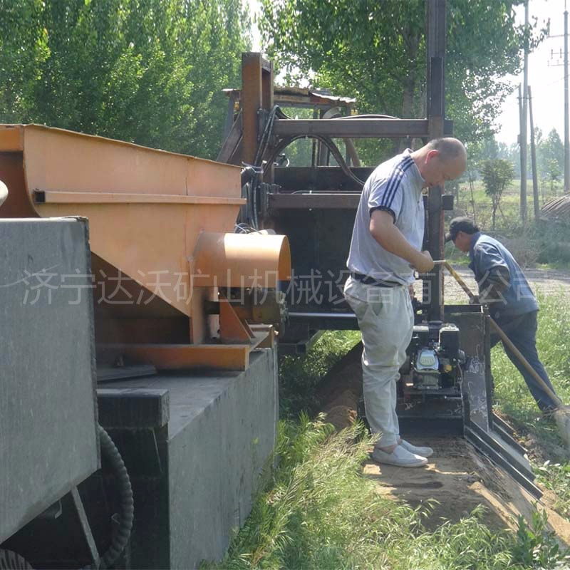 济宁达沃厂家直销 土路肩成型机 修公路铺水稳专用土模成型机