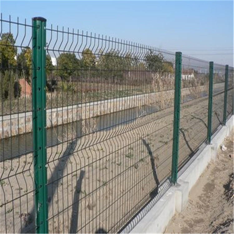 安平百瑞供应3D折弯护栏  三折弯护栏现货  绿化带围栏网厂家图片